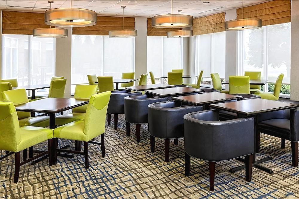 Hilton Garden Inn Addison Eksteriør billede