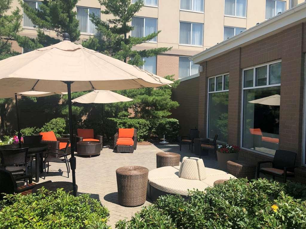 Hilton Garden Inn Addison Eksteriør billede