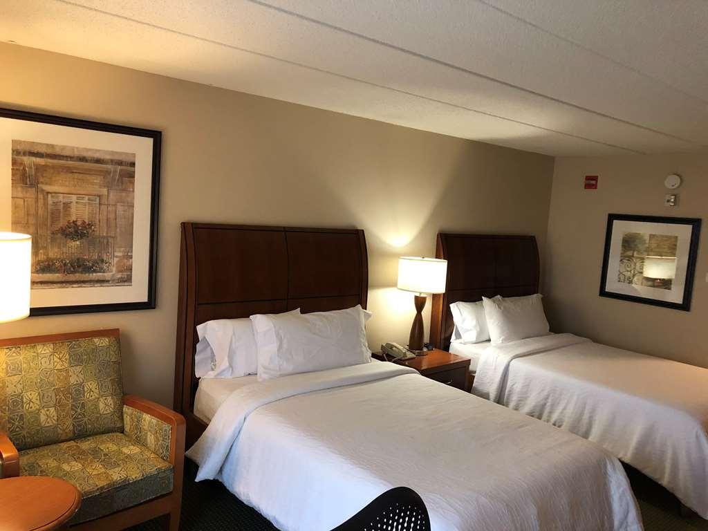 Hilton Garden Inn Addison Værelse billede