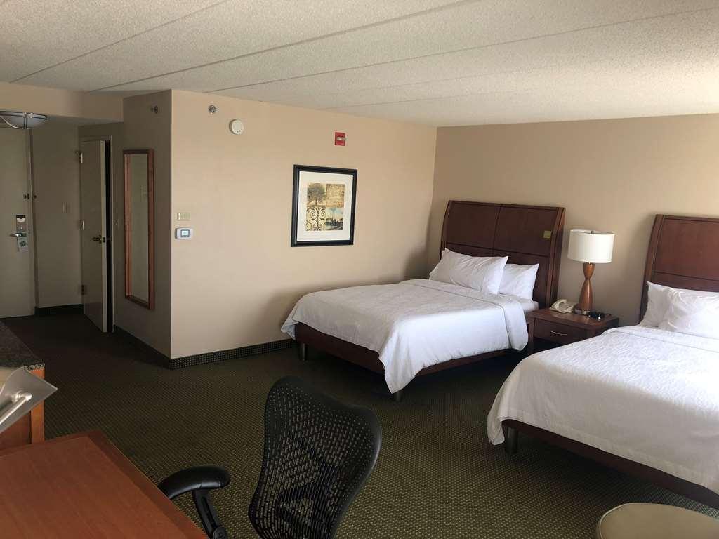 Hilton Garden Inn Addison Værelse billede