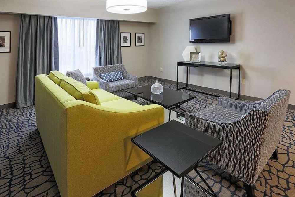 Hilton Garden Inn Addison Eksteriør billede