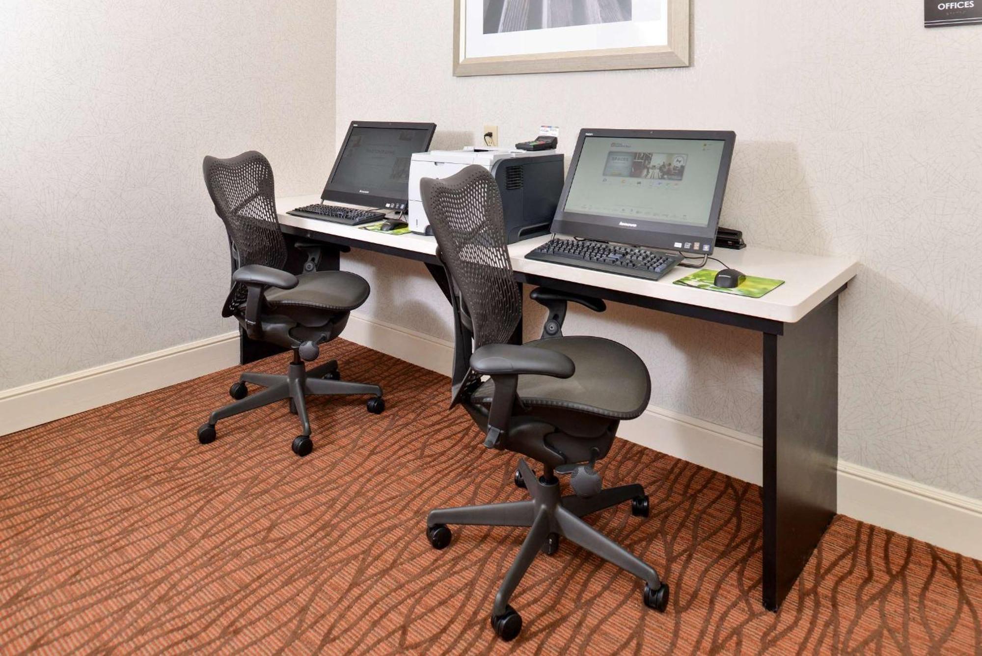 Hilton Garden Inn Addison Eksteriør billede