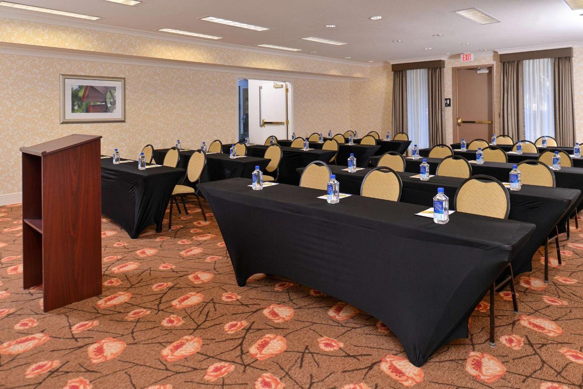 Hilton Garden Inn Addison Eksteriør billede
