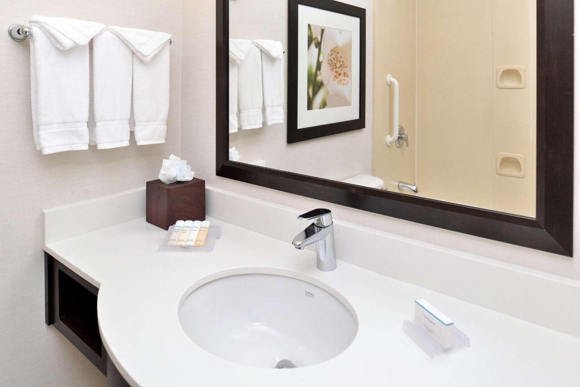 Hilton Garden Inn Addison Eksteriør billede