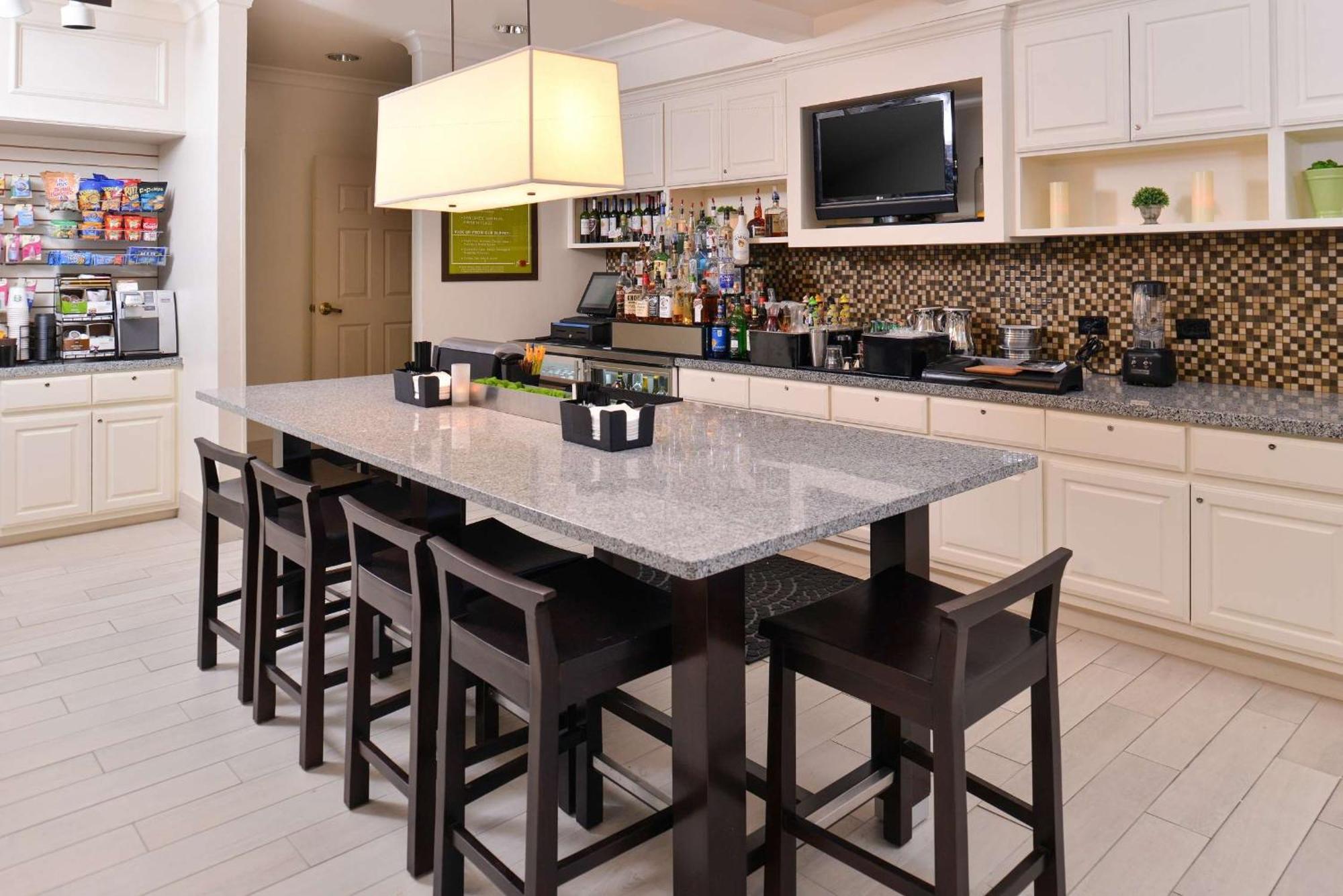 Hilton Garden Inn Addison Eksteriør billede