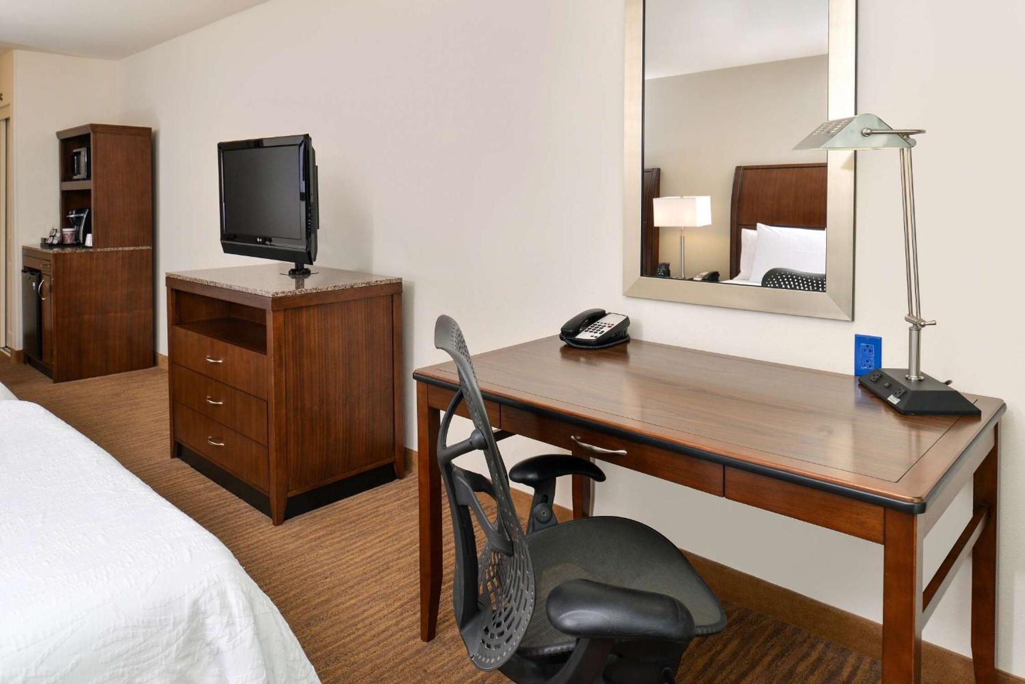 Hilton Garden Inn Addison Eksteriør billede