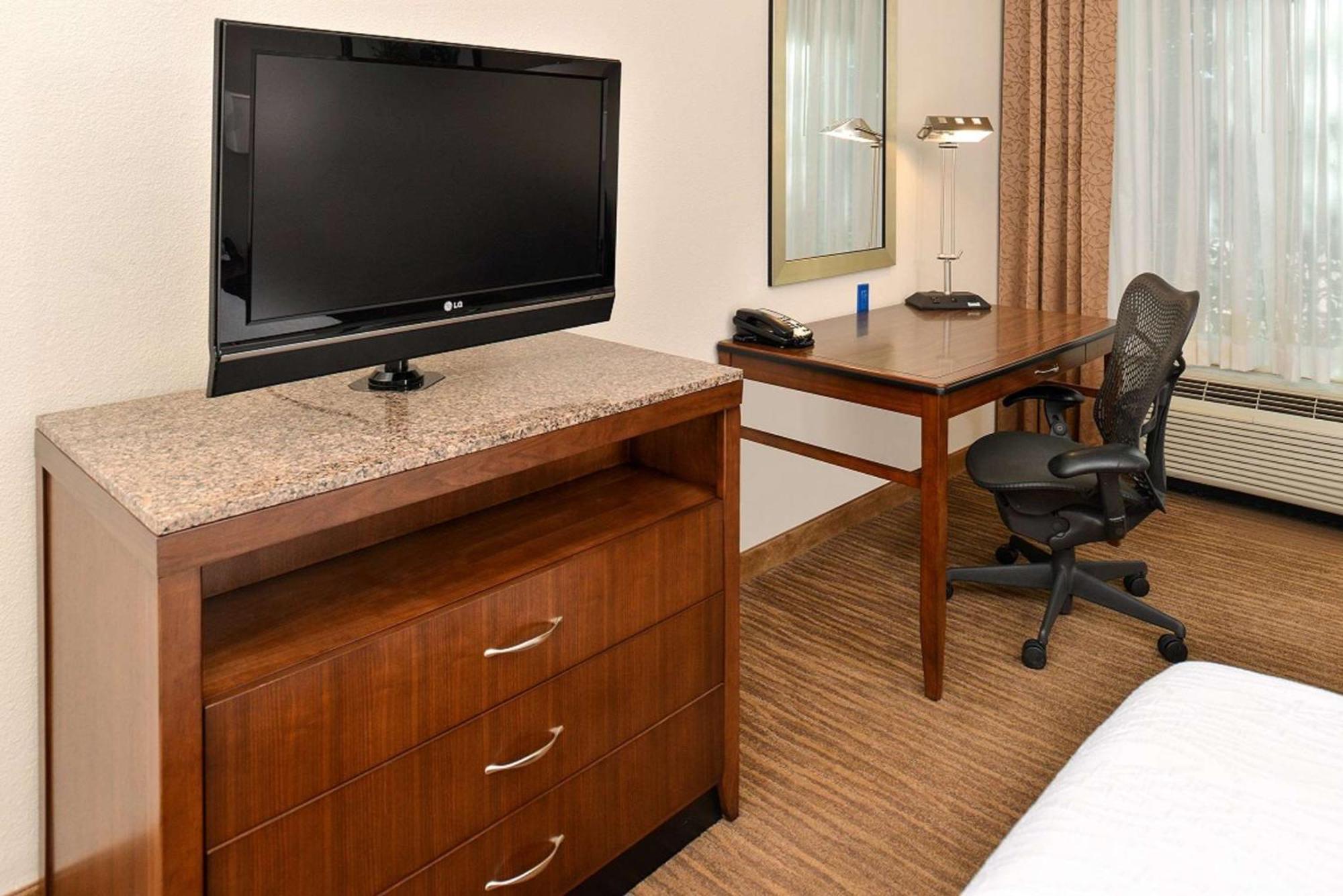 Hilton Garden Inn Addison Eksteriør billede