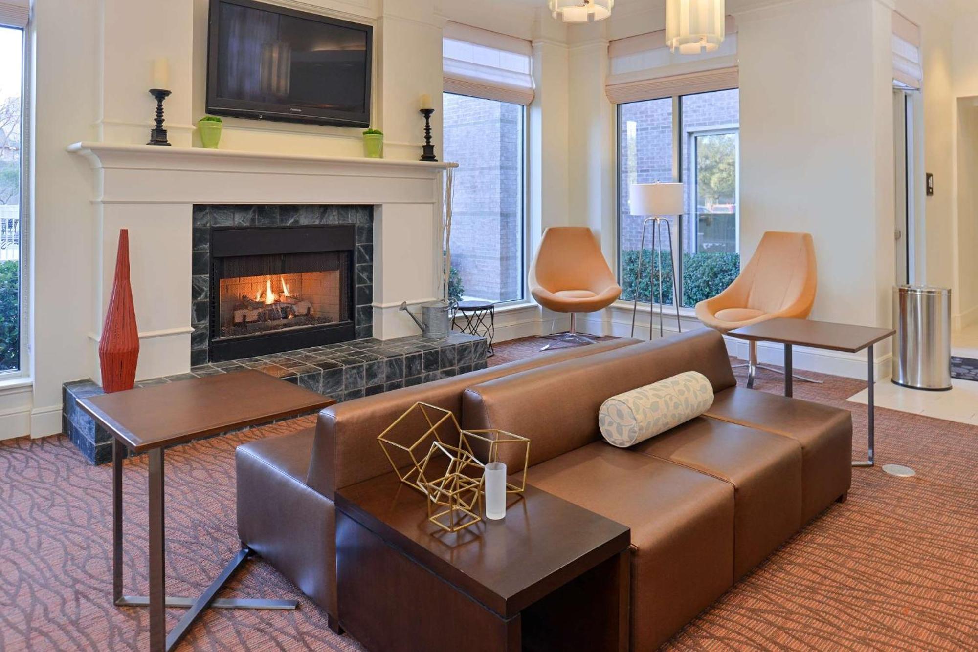 Hilton Garden Inn Addison Eksteriør billede
