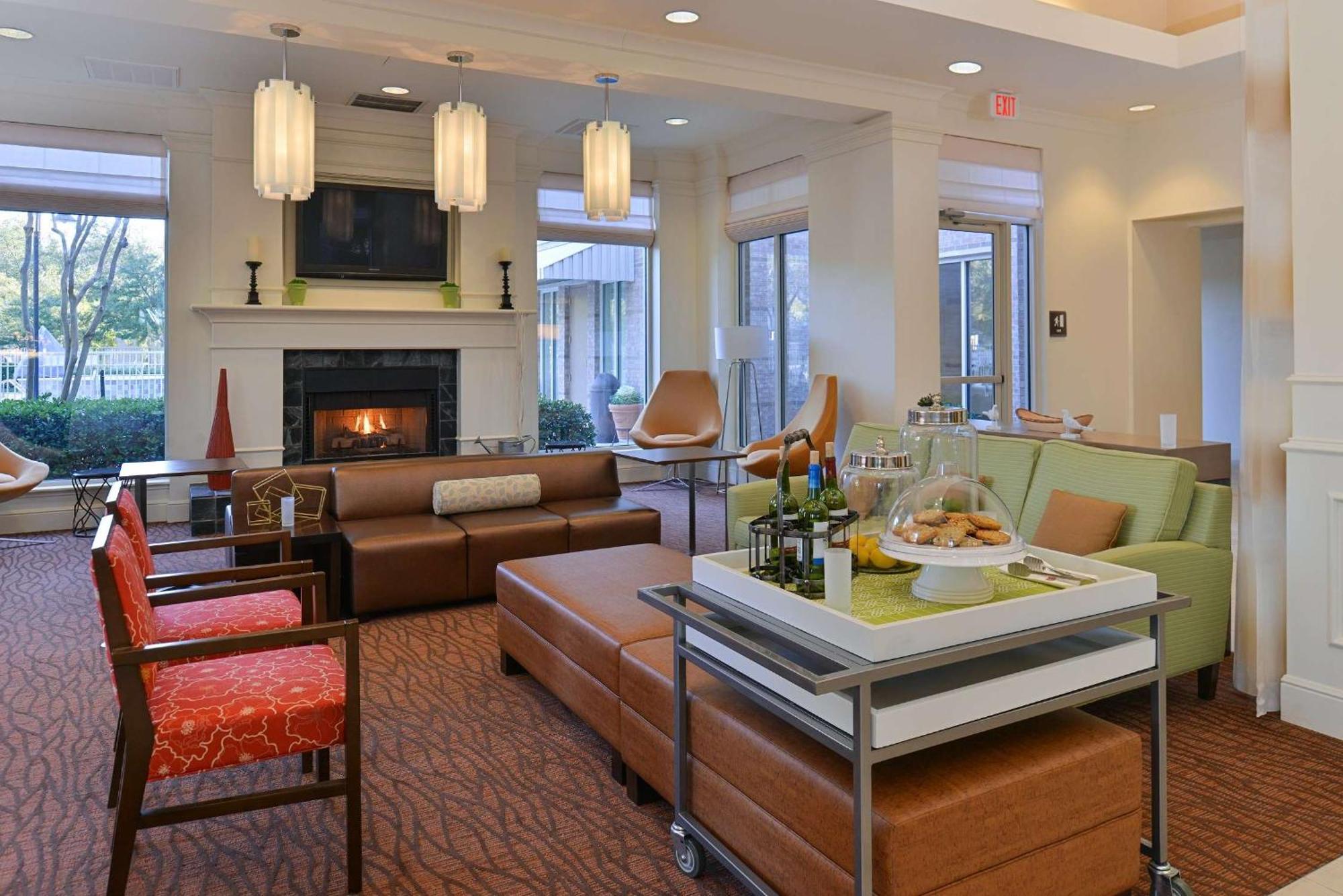 Hilton Garden Inn Addison Eksteriør billede