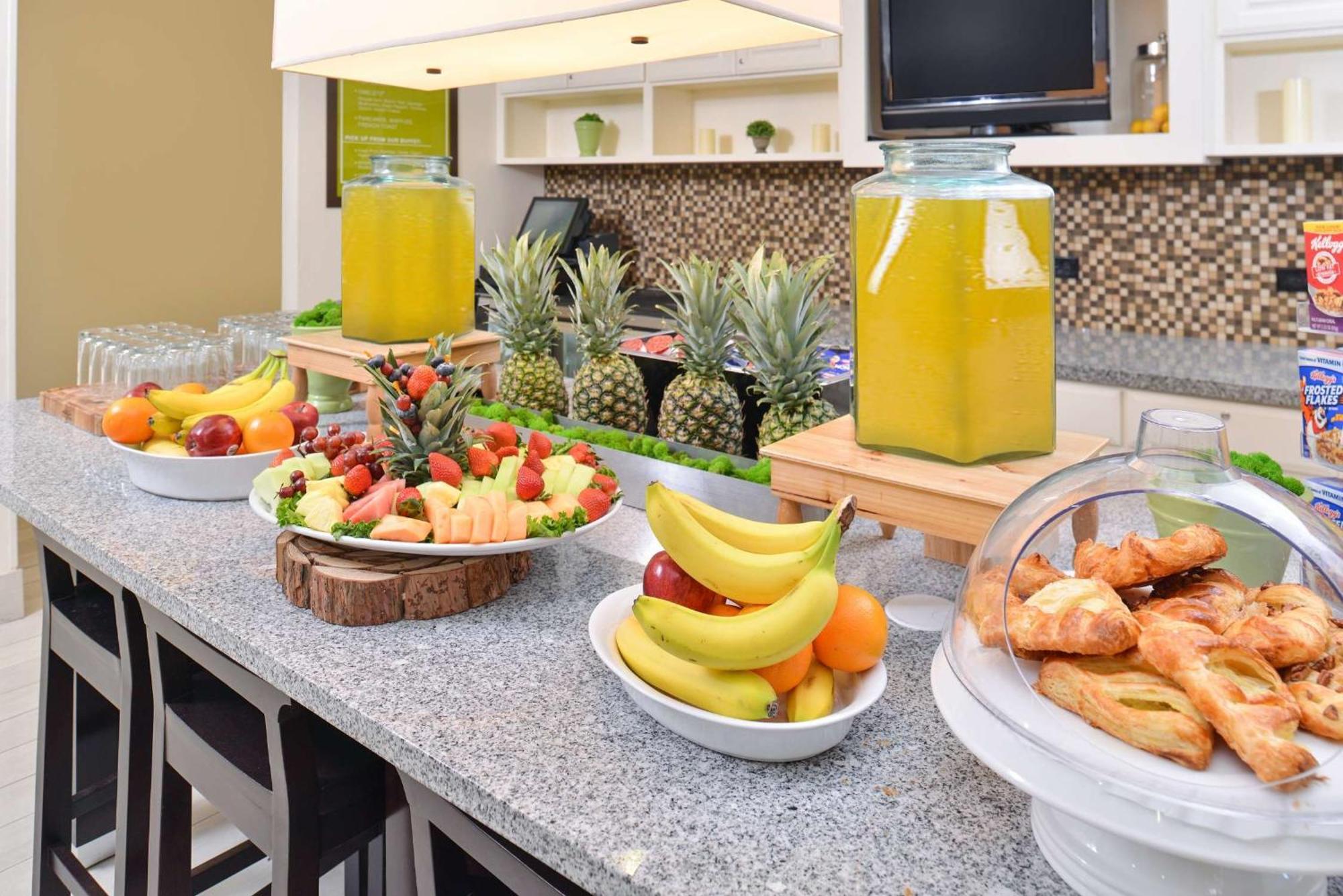 Hilton Garden Inn Addison Eksteriør billede