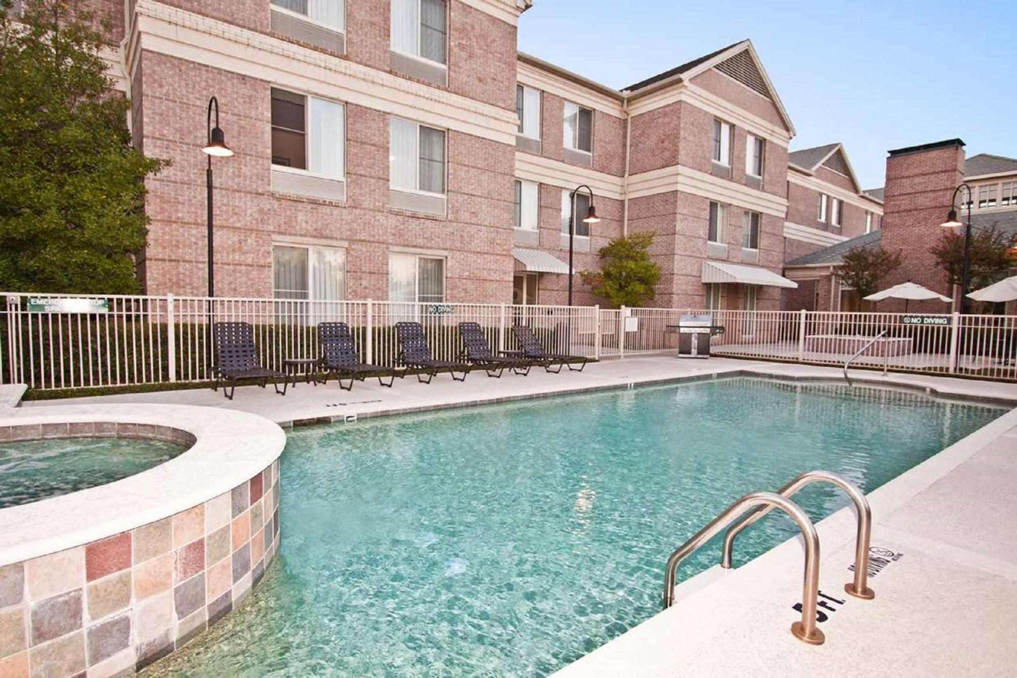 Hilton Garden Inn Addison Eksteriør billede