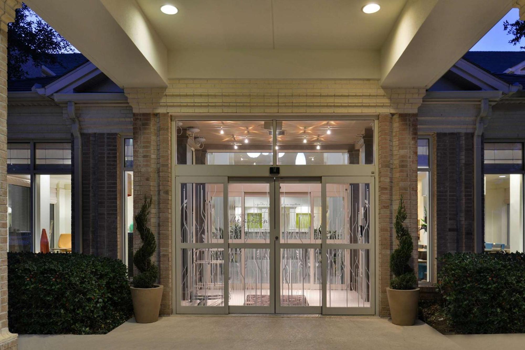 Hilton Garden Inn Addison Eksteriør billede