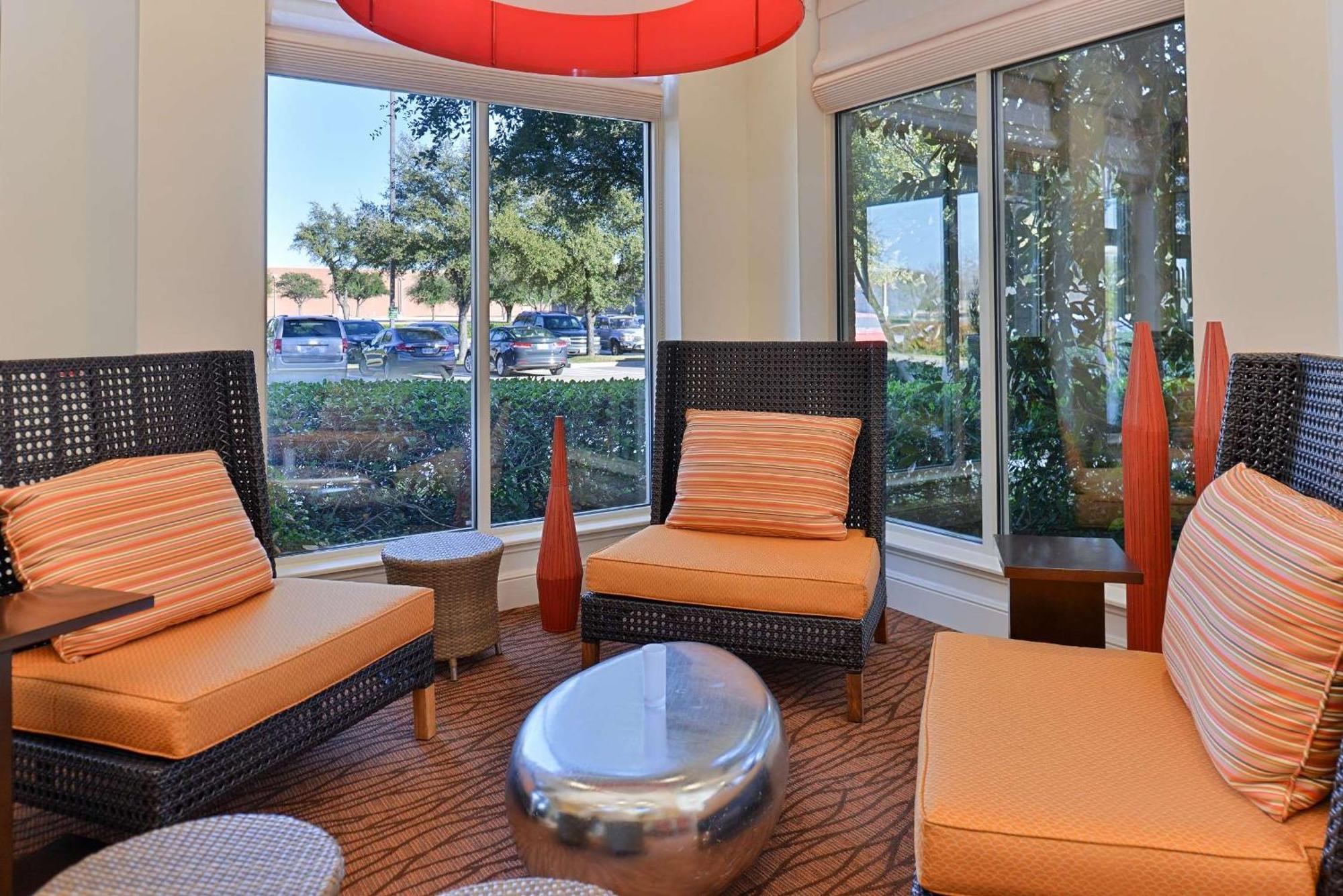 Hilton Garden Inn Addison Eksteriør billede